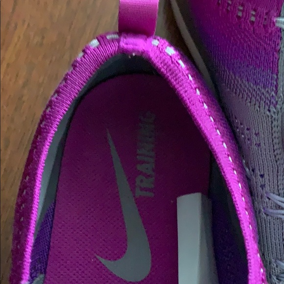 Nike Sneakers... Size 8 1/2 - Picture 8 of 15